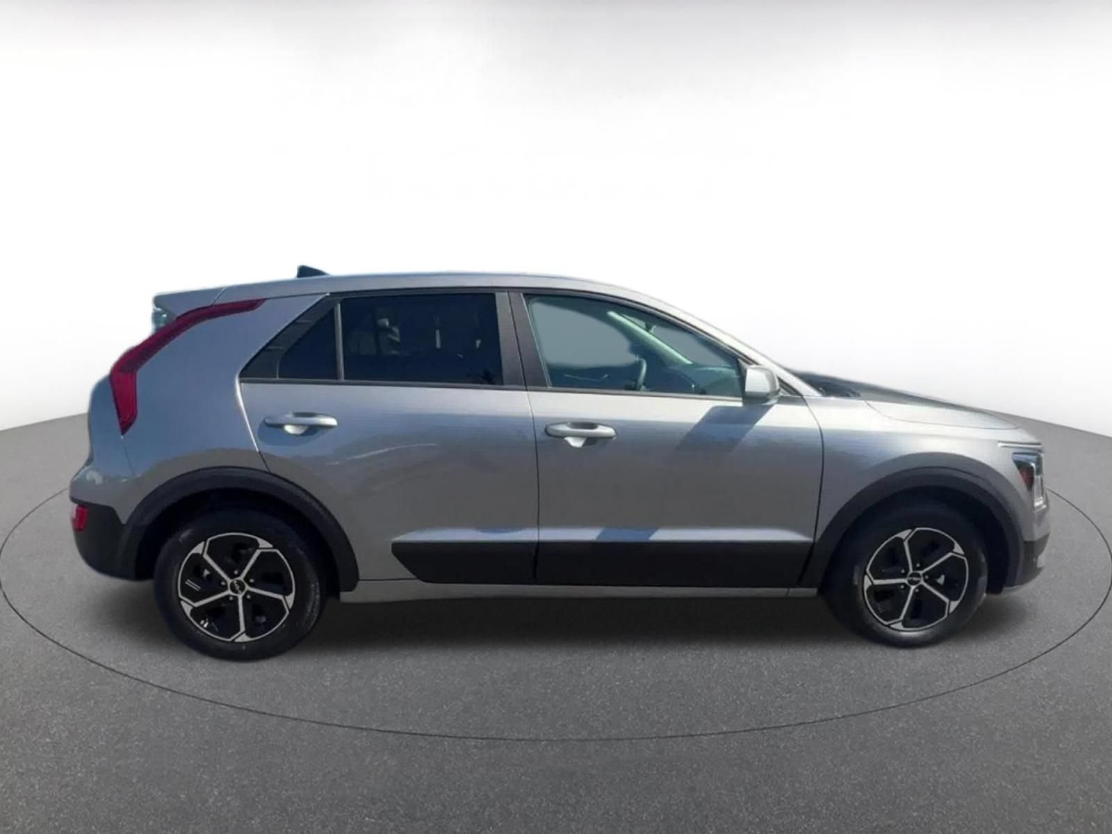 Thumbnail: 2026 Kia Niro - 16