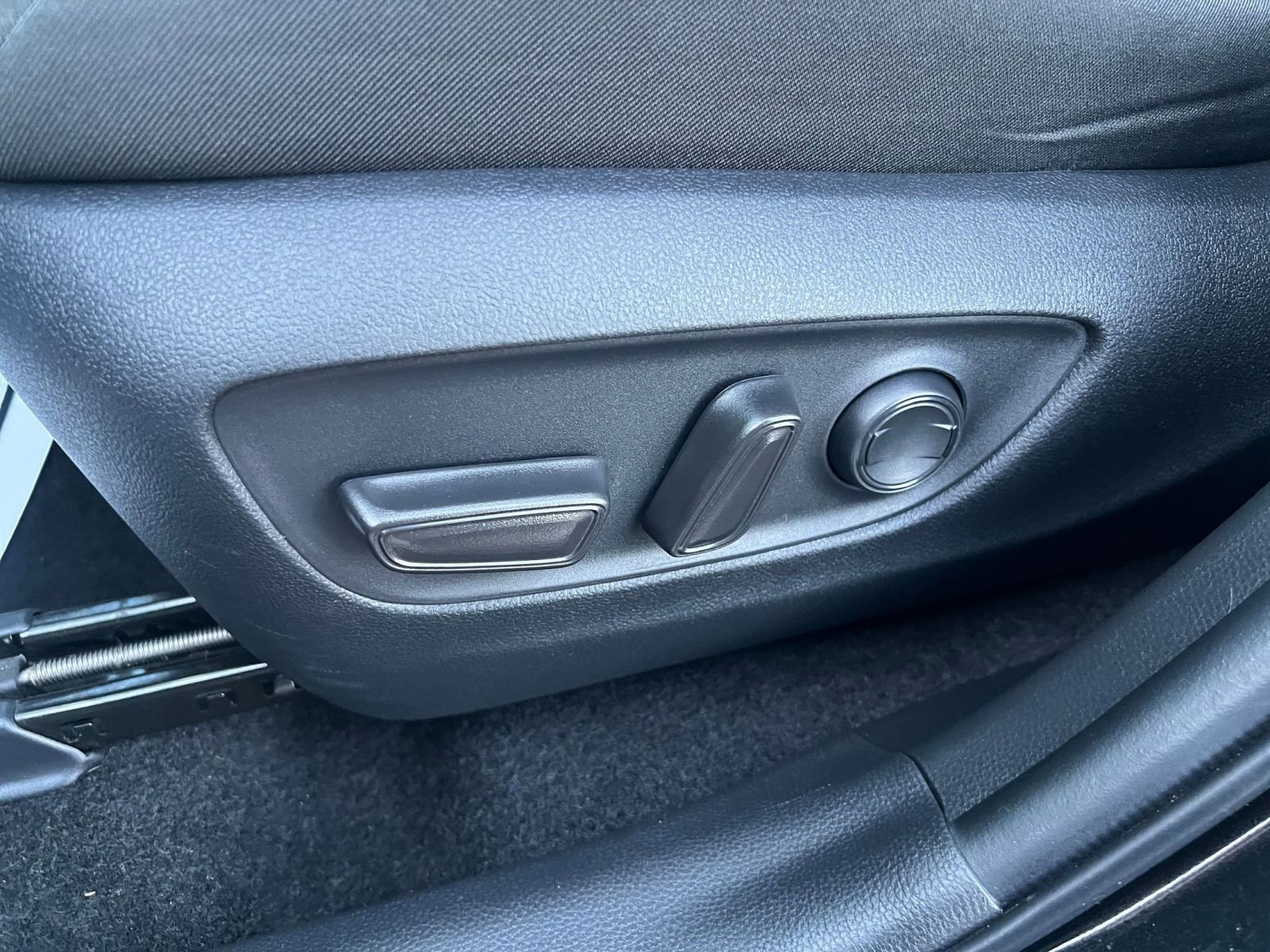 Thumbnail: 2025 Toyota RAV4 - 24