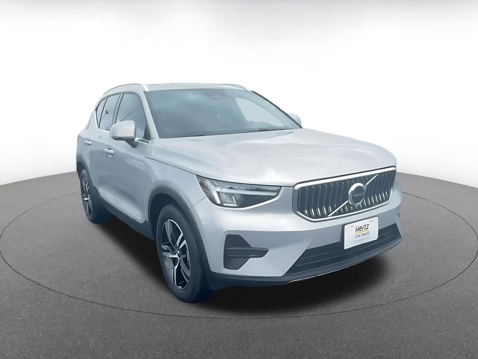 Thumbnail: 2024 Volvo XC40 - 3