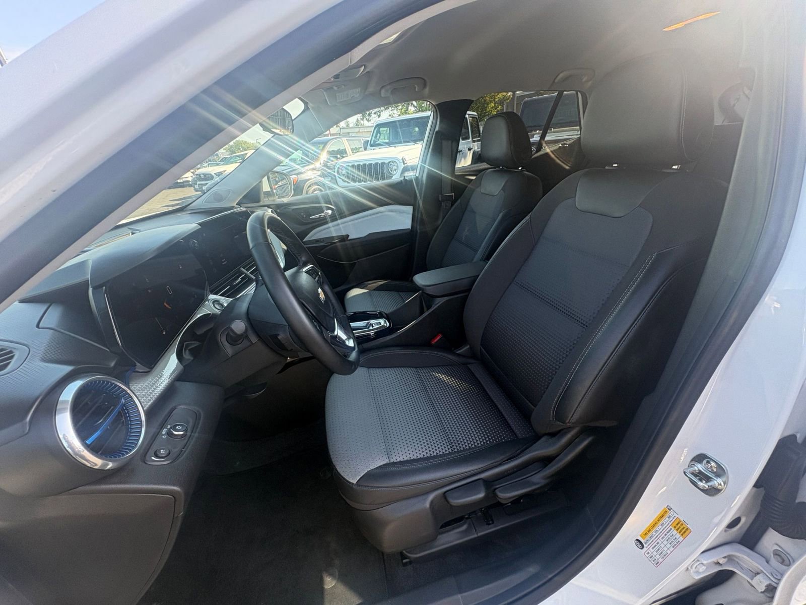 Thumbnail: 2025 Chevrolet Trax - 35