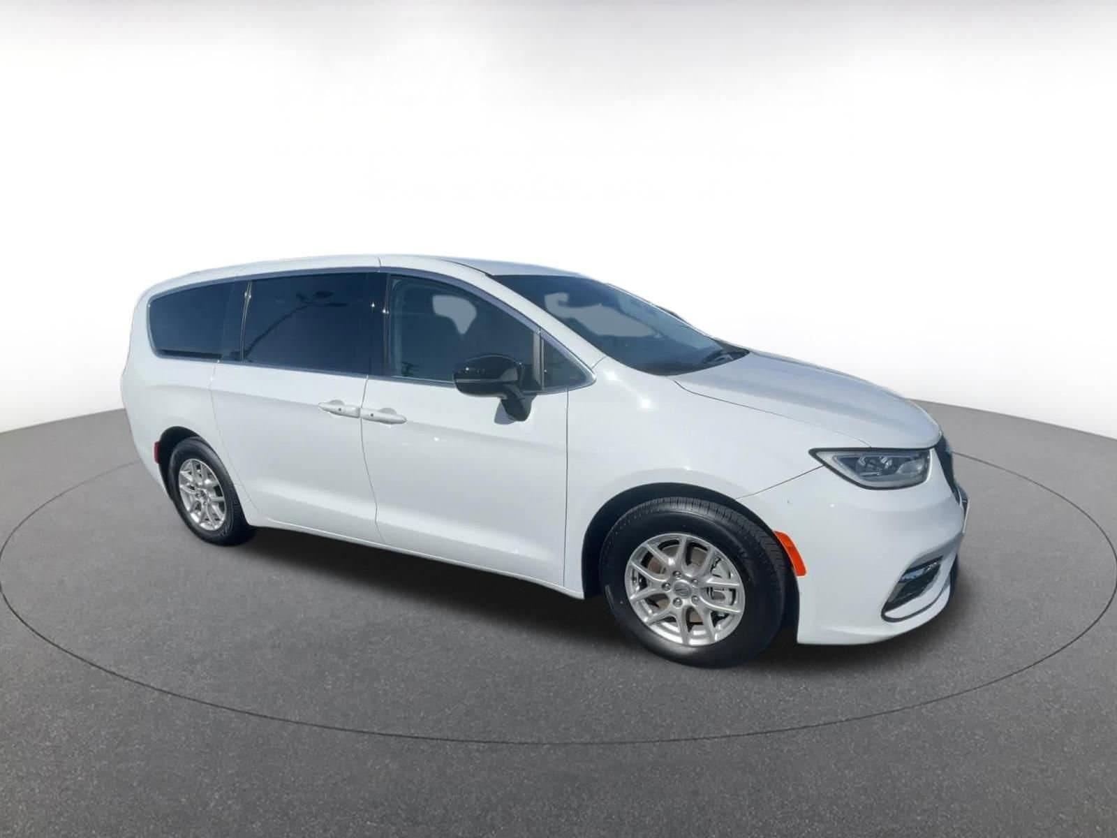 Thumbnail: 2024 Chrysler Pacifica - 2