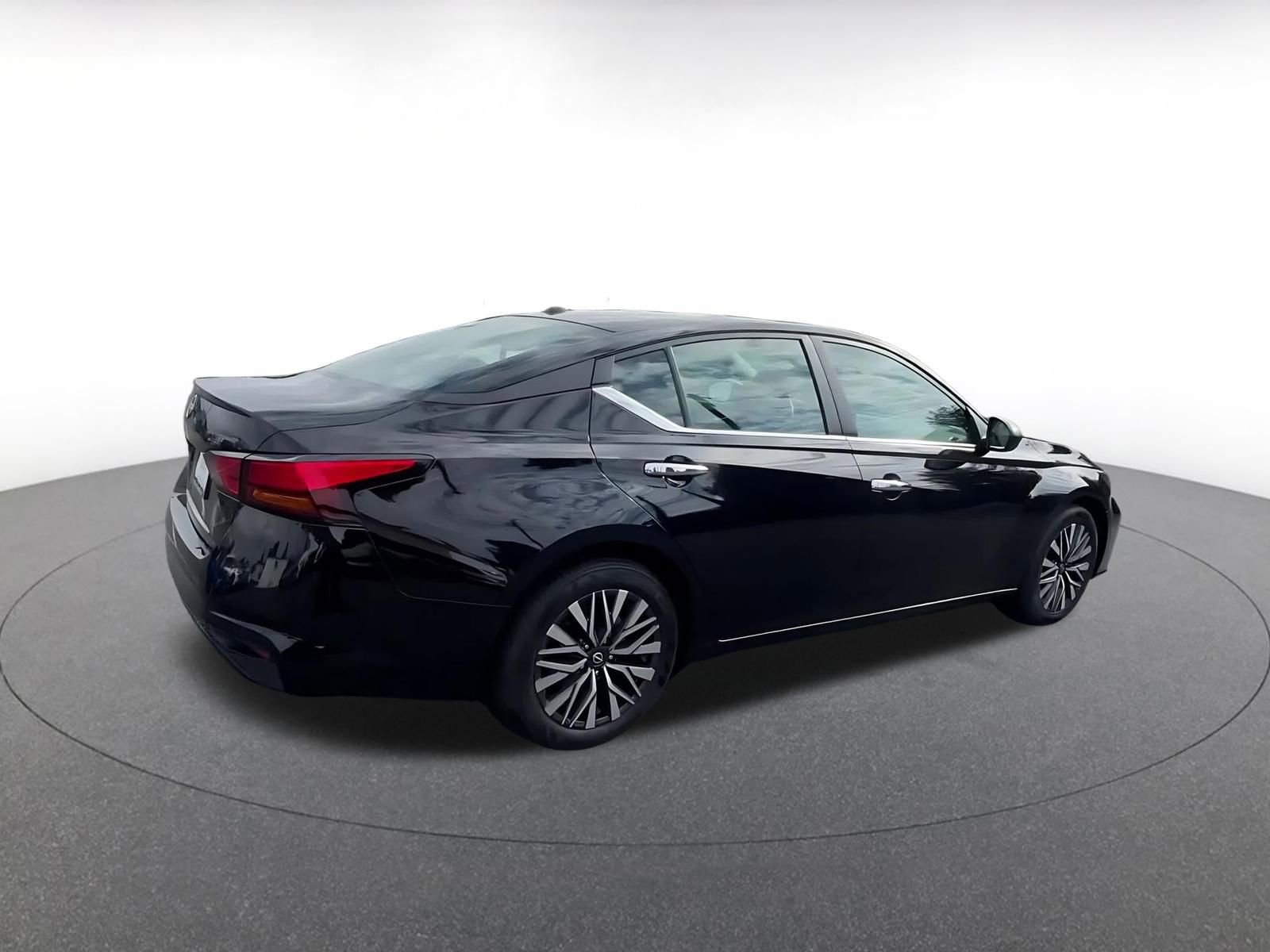 Thumbnail: 2025 Nissan Altima - 14