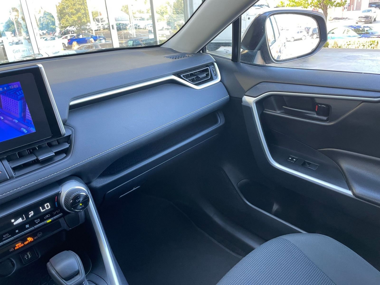 Thumbnail: 2025 Toyota RAV4 - 34