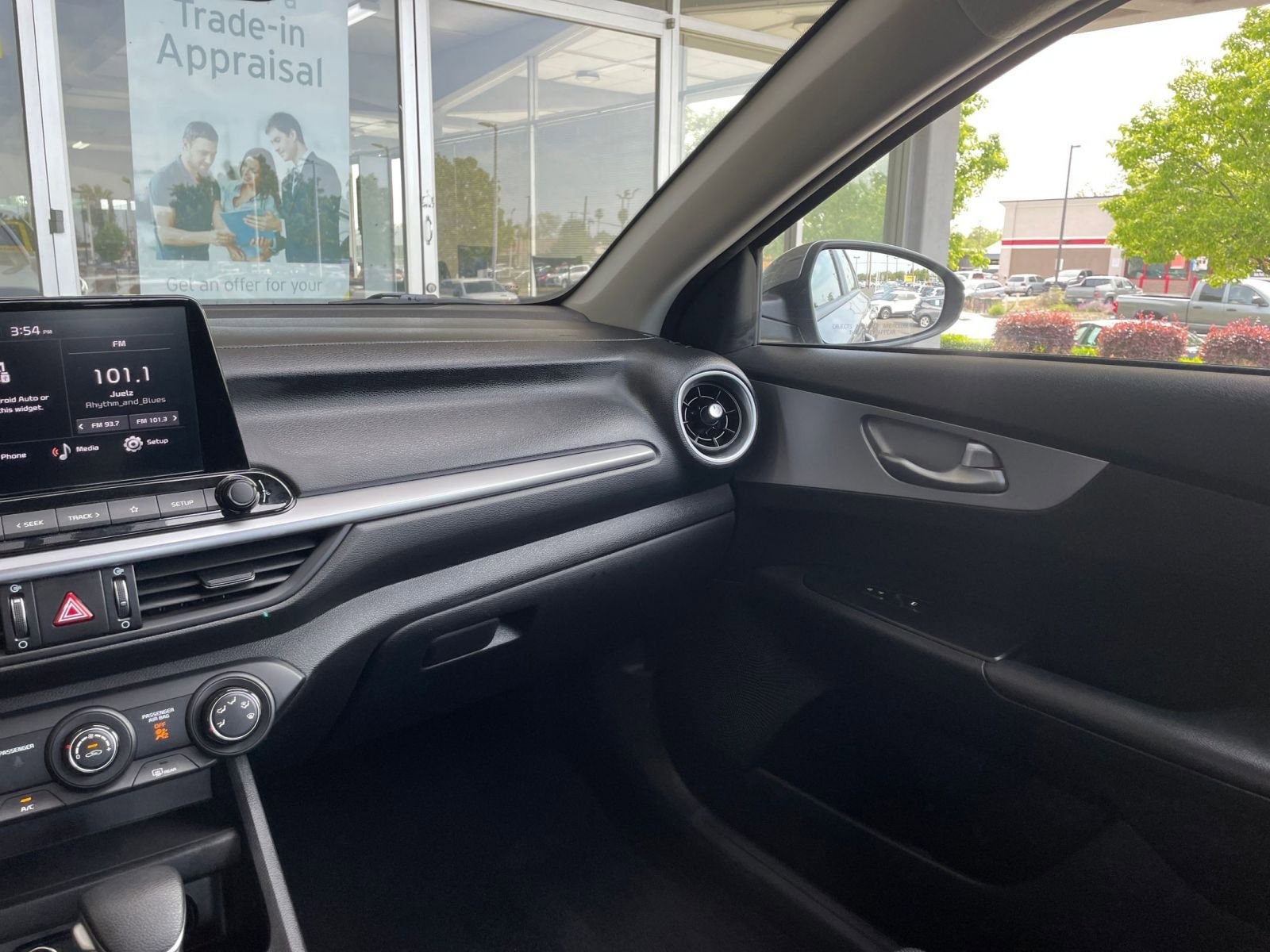 2024 Kia Forte LXS 32