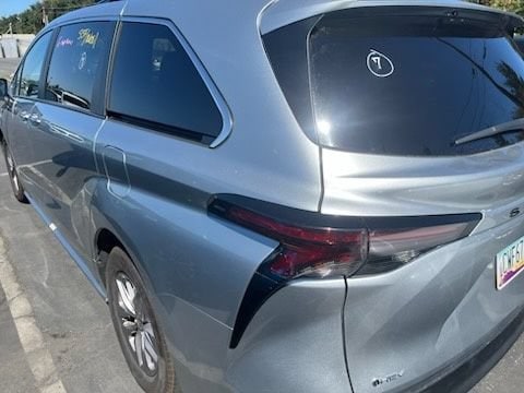Thumbnail: 2025 Toyota Sienna - 3