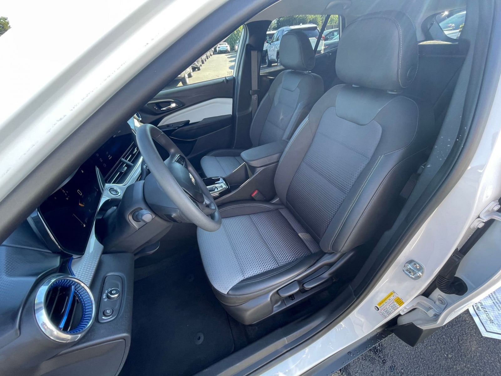 Thumbnail: 2025 Chevrolet Trax - 35