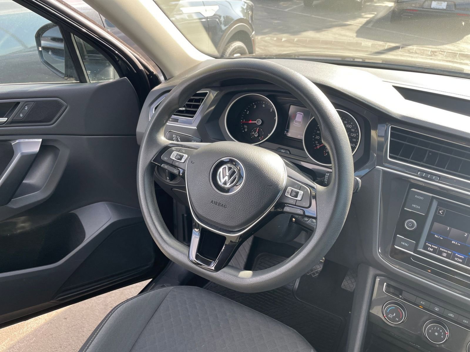 Thumbnail: 2021 Volkswagen Tiguan - 34