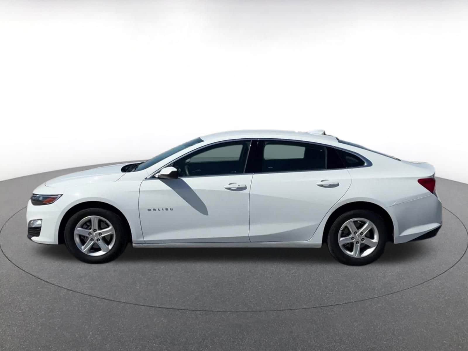 Thumbnail: 2024 Chevrolet Malibu - 9