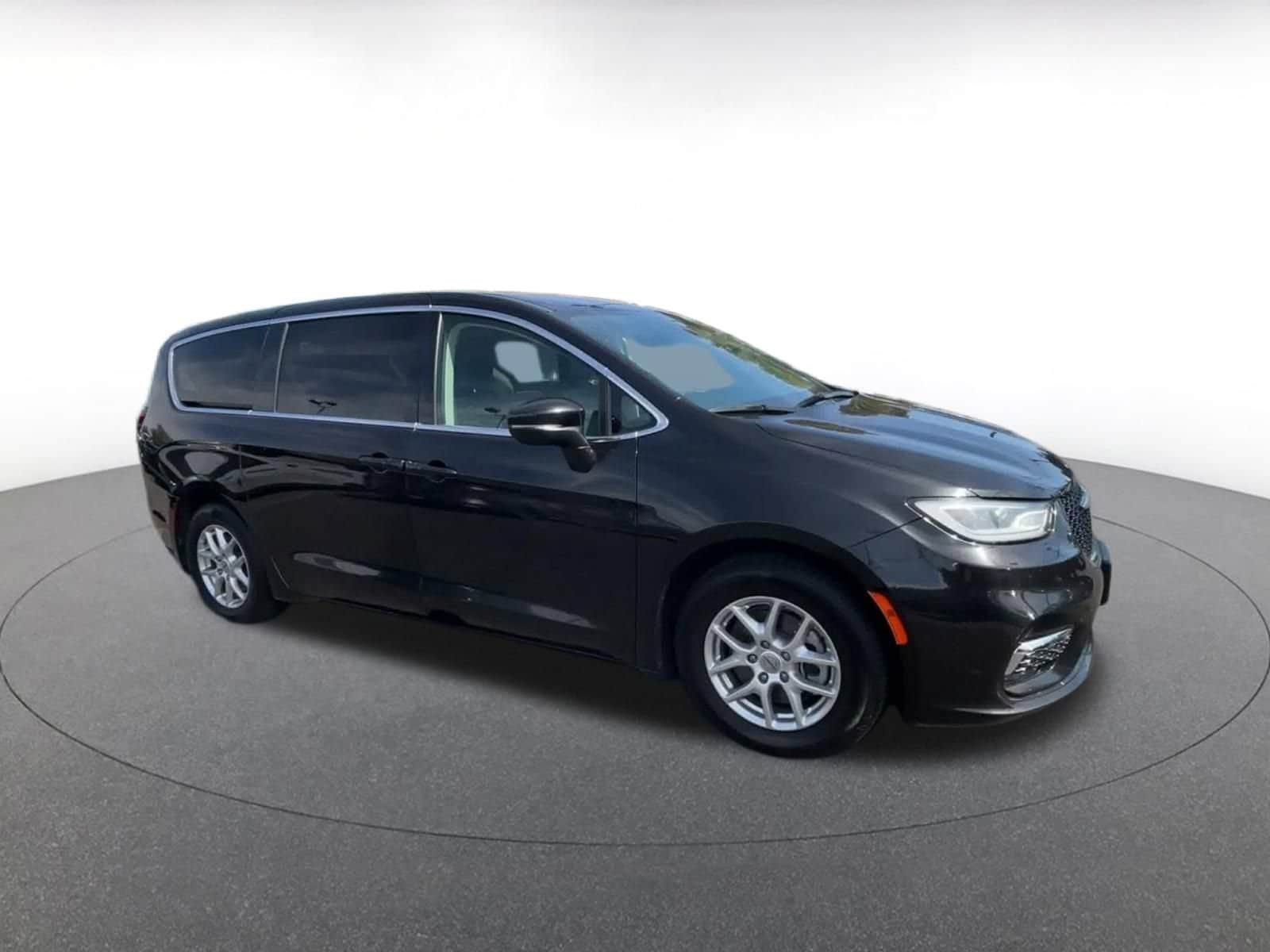 Thumbnail: 2023 Chrysler Pacifica - 2
