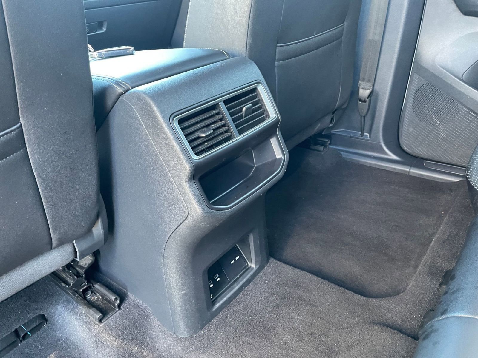 Thumbnail: 2025 Volkswagen Atlas - 25