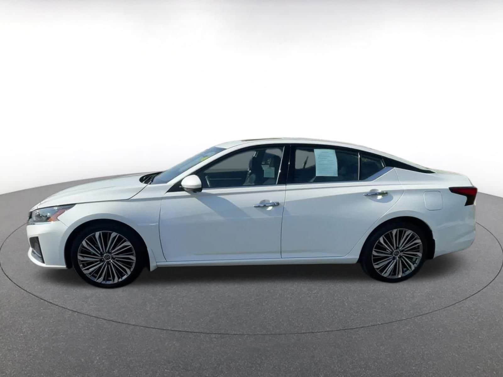 2024 Nissan Altima SL 8