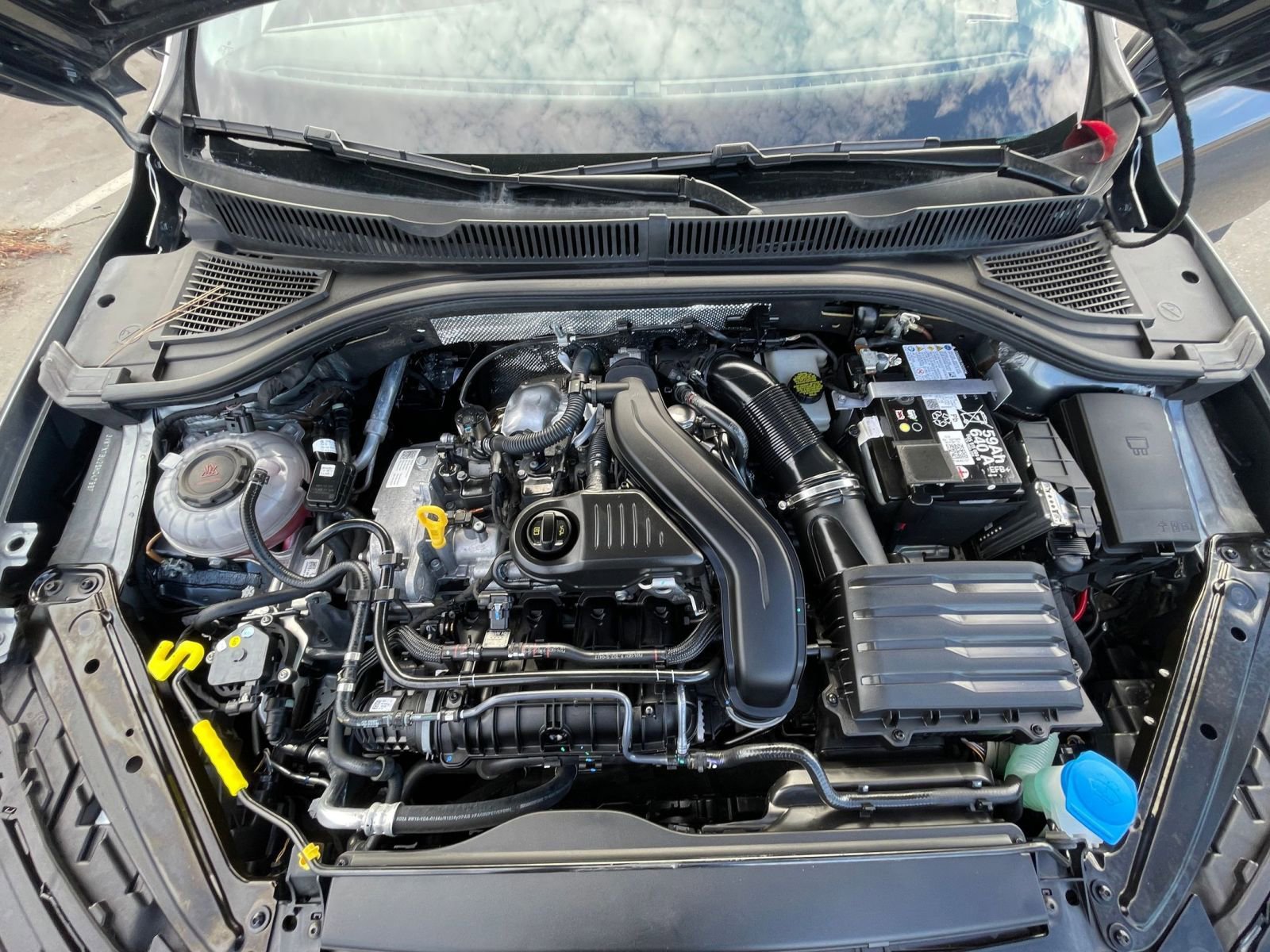 Thumbnail: 2025 Volkswagen Jetta - 32