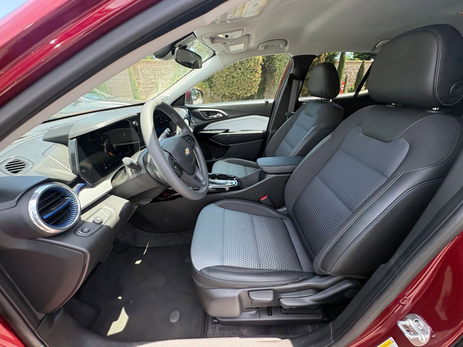 Thumbnail: 2025 Chevrolet Trax - 25