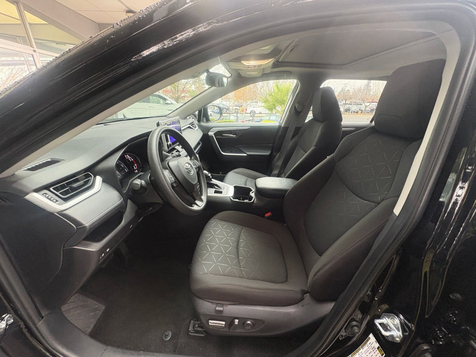 Thumbnail: 2025 Toyota RAV4 - 28