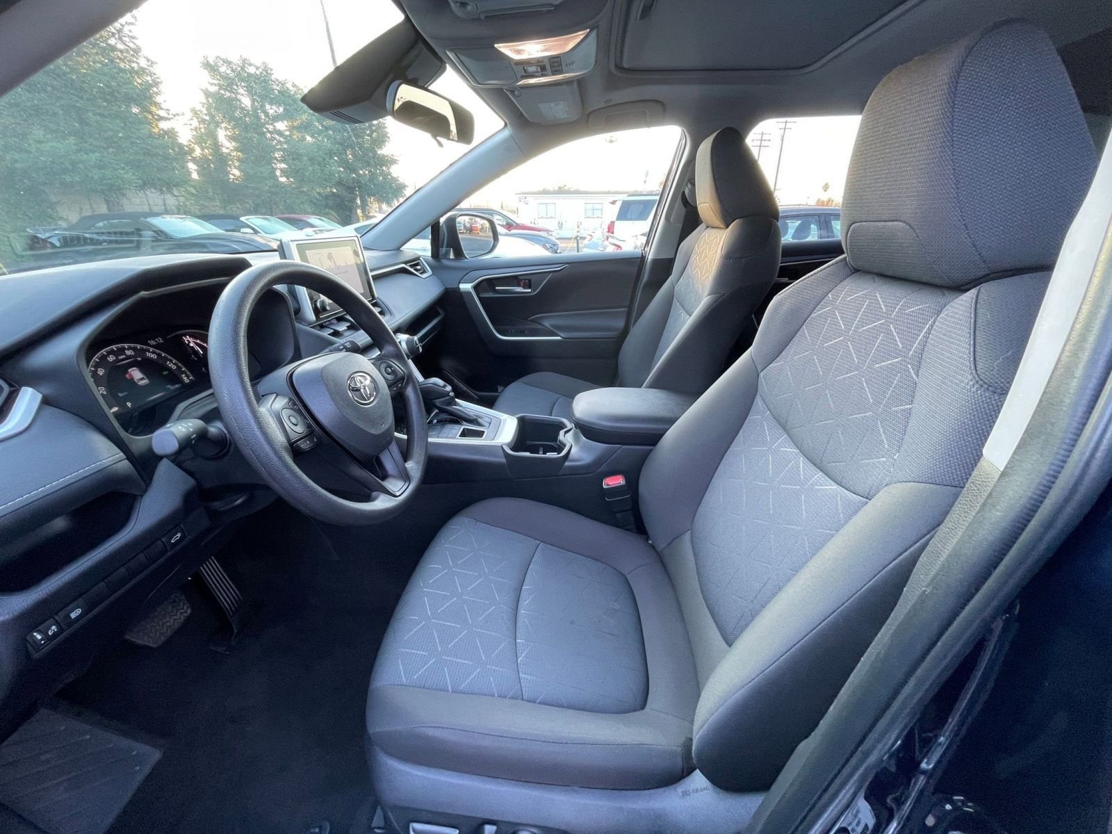 Thumbnail: 2025 Toyota RAV4 - 27