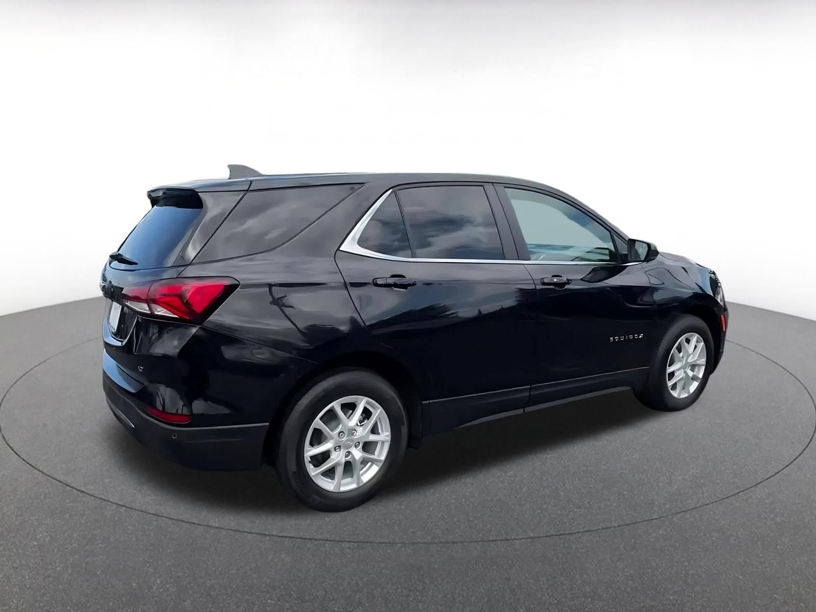 2024 Chevrolet Equinox LT - Photo 12