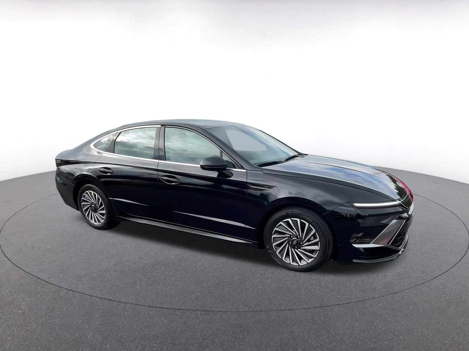 Thumbnail: 2024 Hyundai Sonata - 2