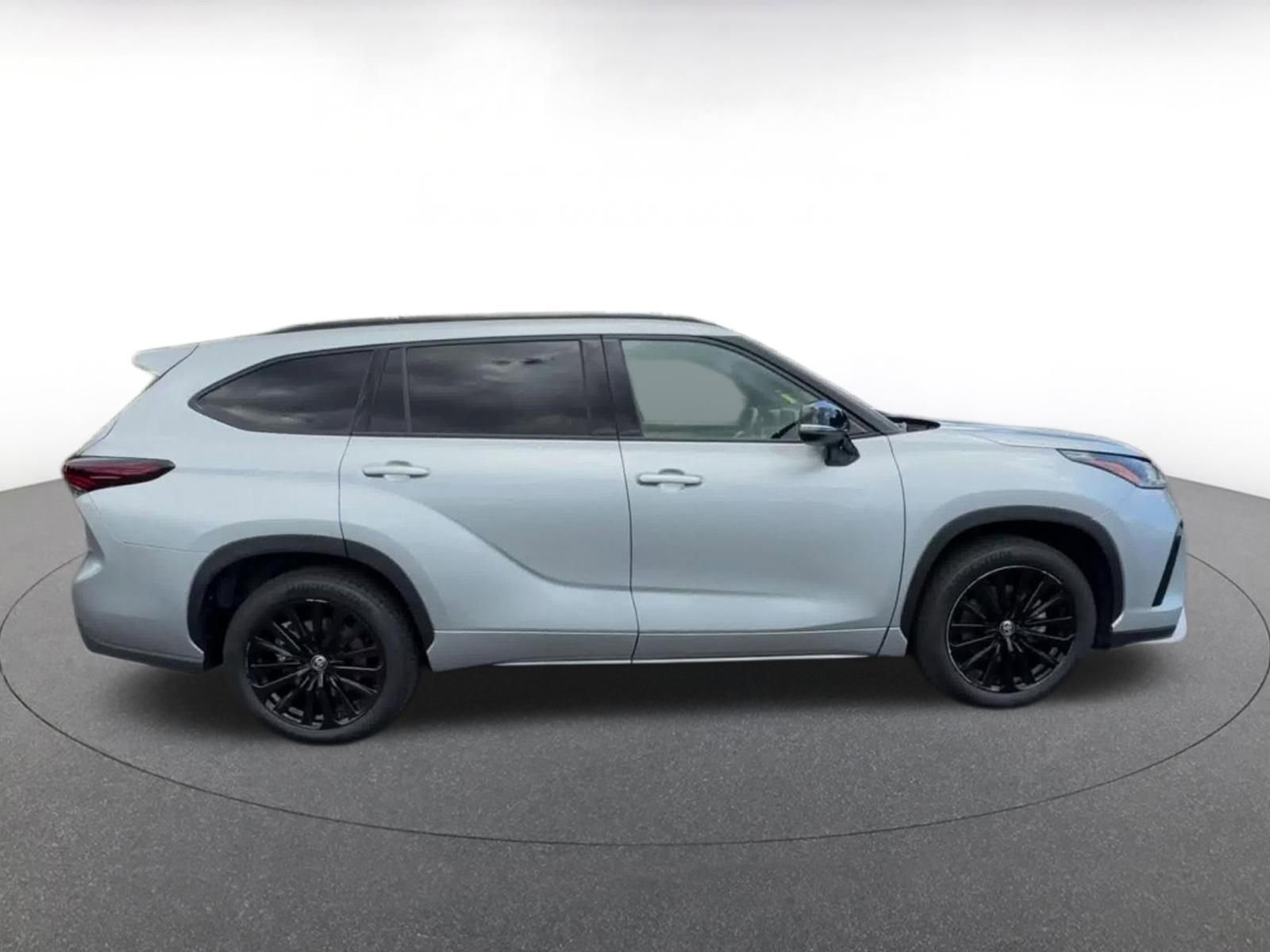 Thumbnail: 2025 Toyota Highlander - 16