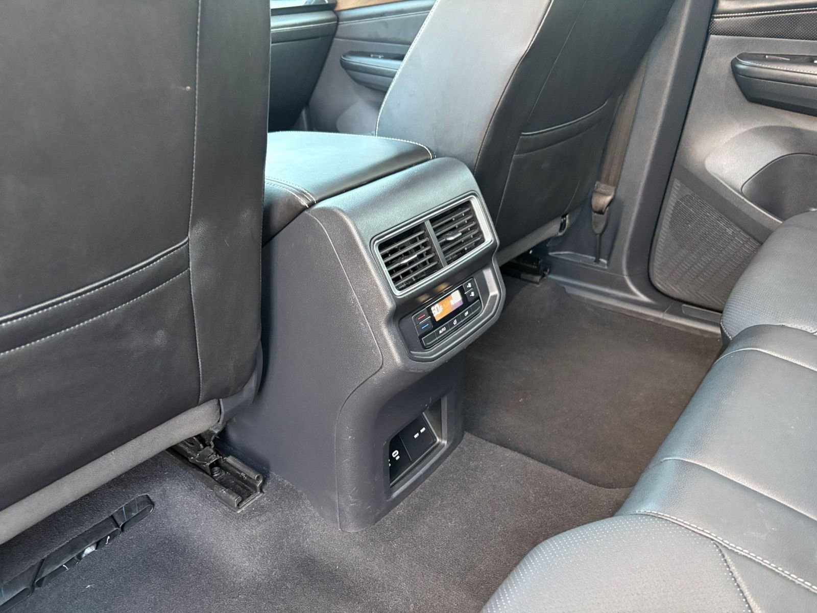 Thumbnail: 2025 Volkswagen Atlas - 25