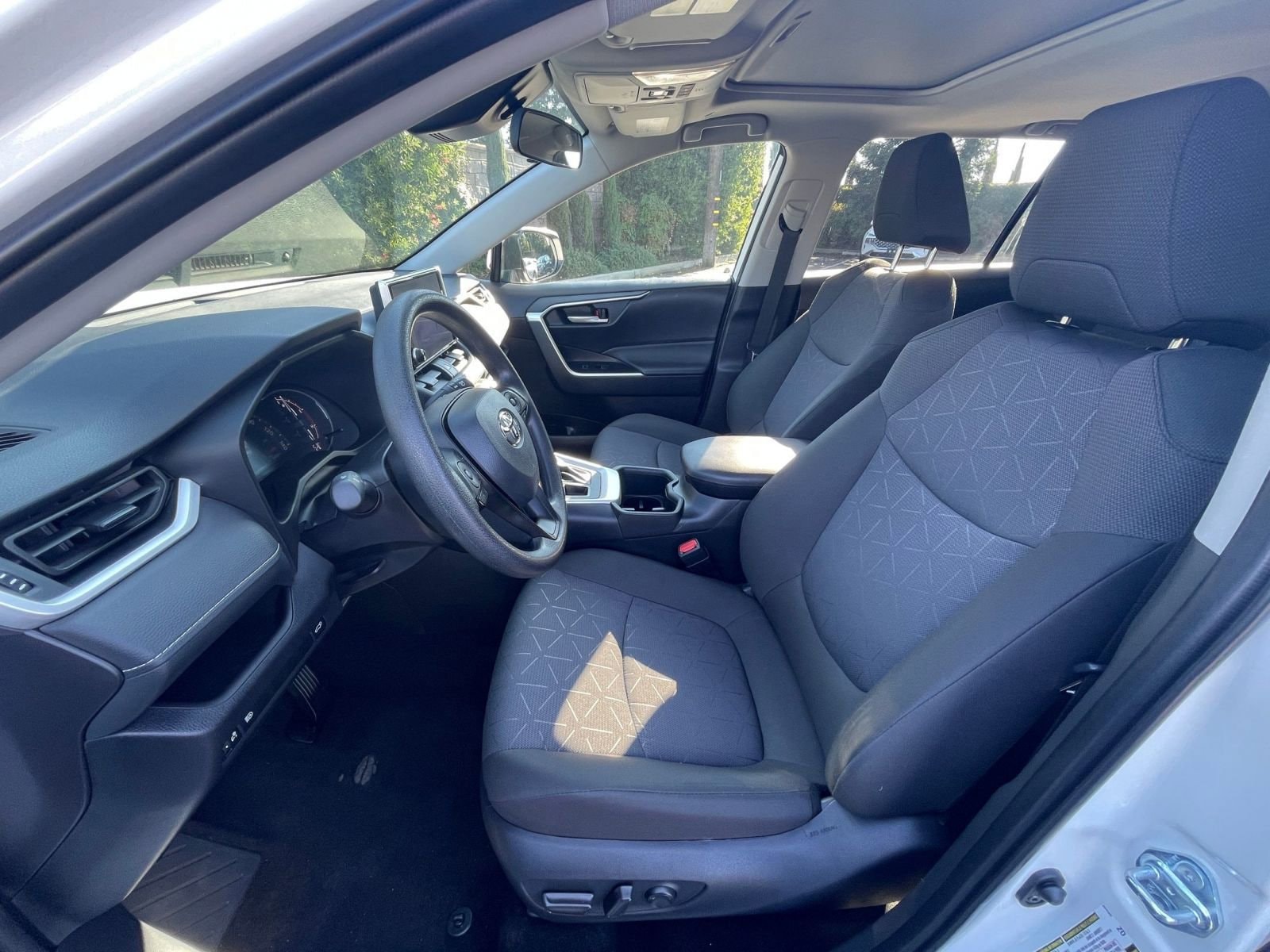 Thumbnail: 2025 Toyota RAV4 - 28