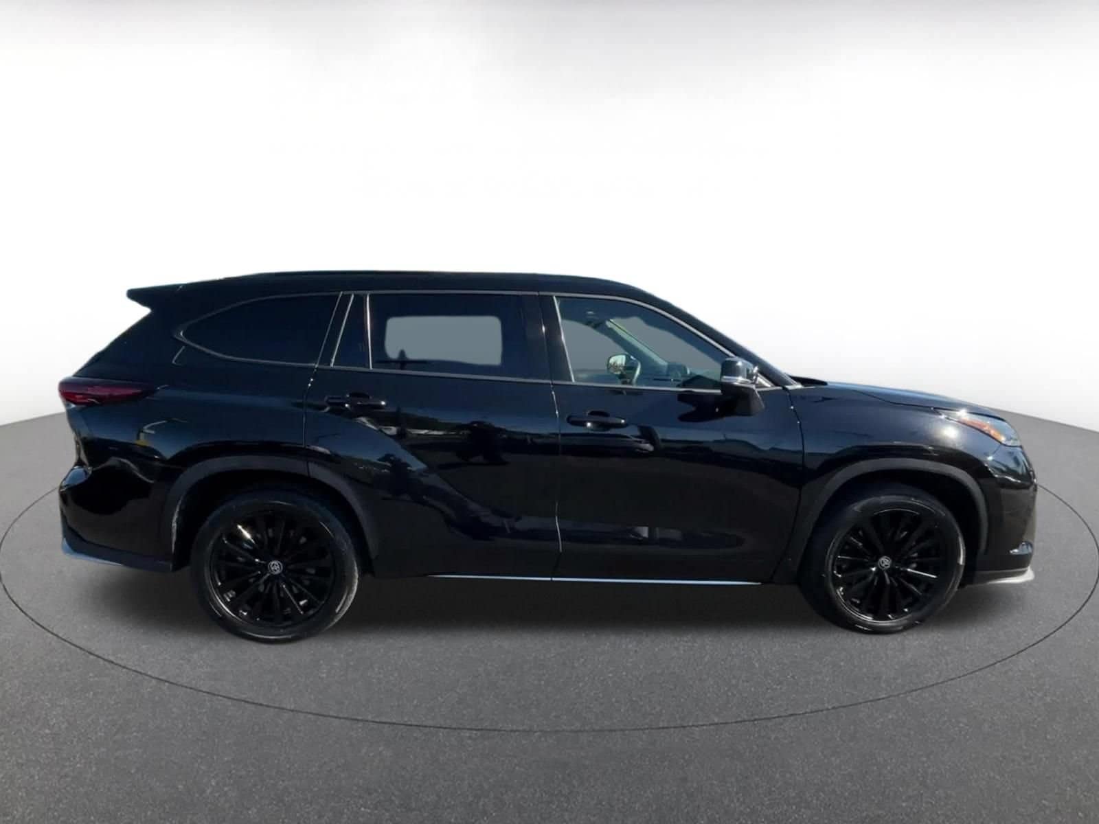 Thumbnail: 2025 Toyota Highlander - 15