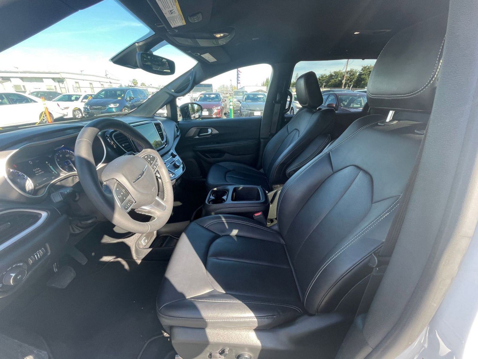 Thumbnail: 2025 Chrysler Pacifica - 23