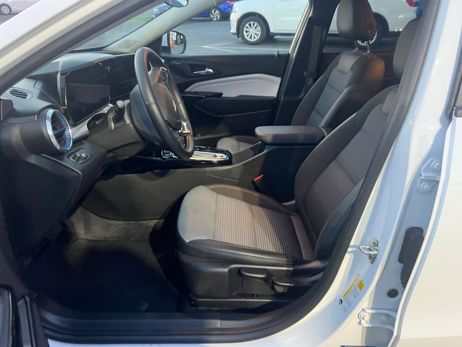 Thumbnail: 2025 Chevrolet Trax - 27