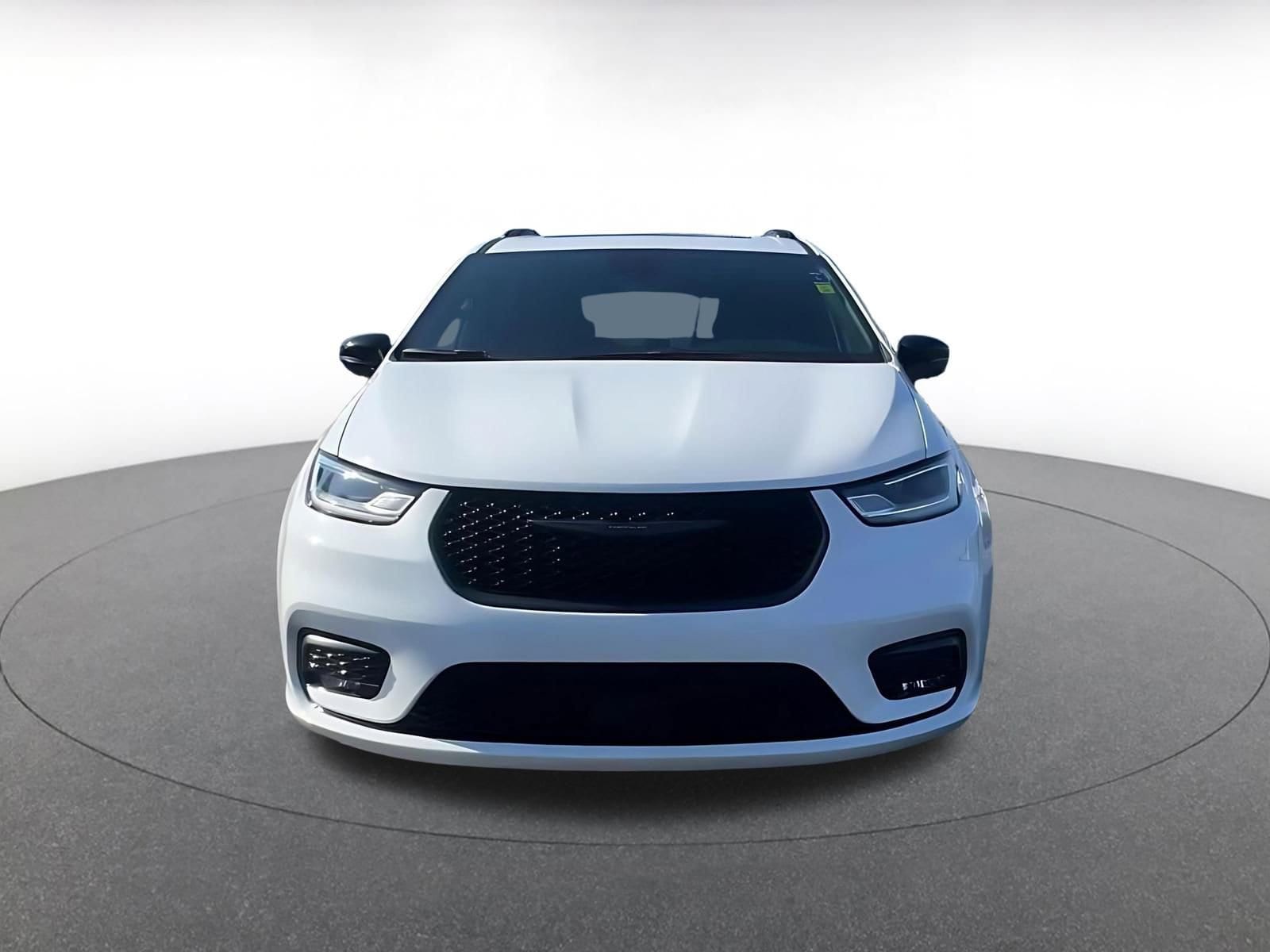 Thumbnail: 2025 Chrysler Pacifica - 4