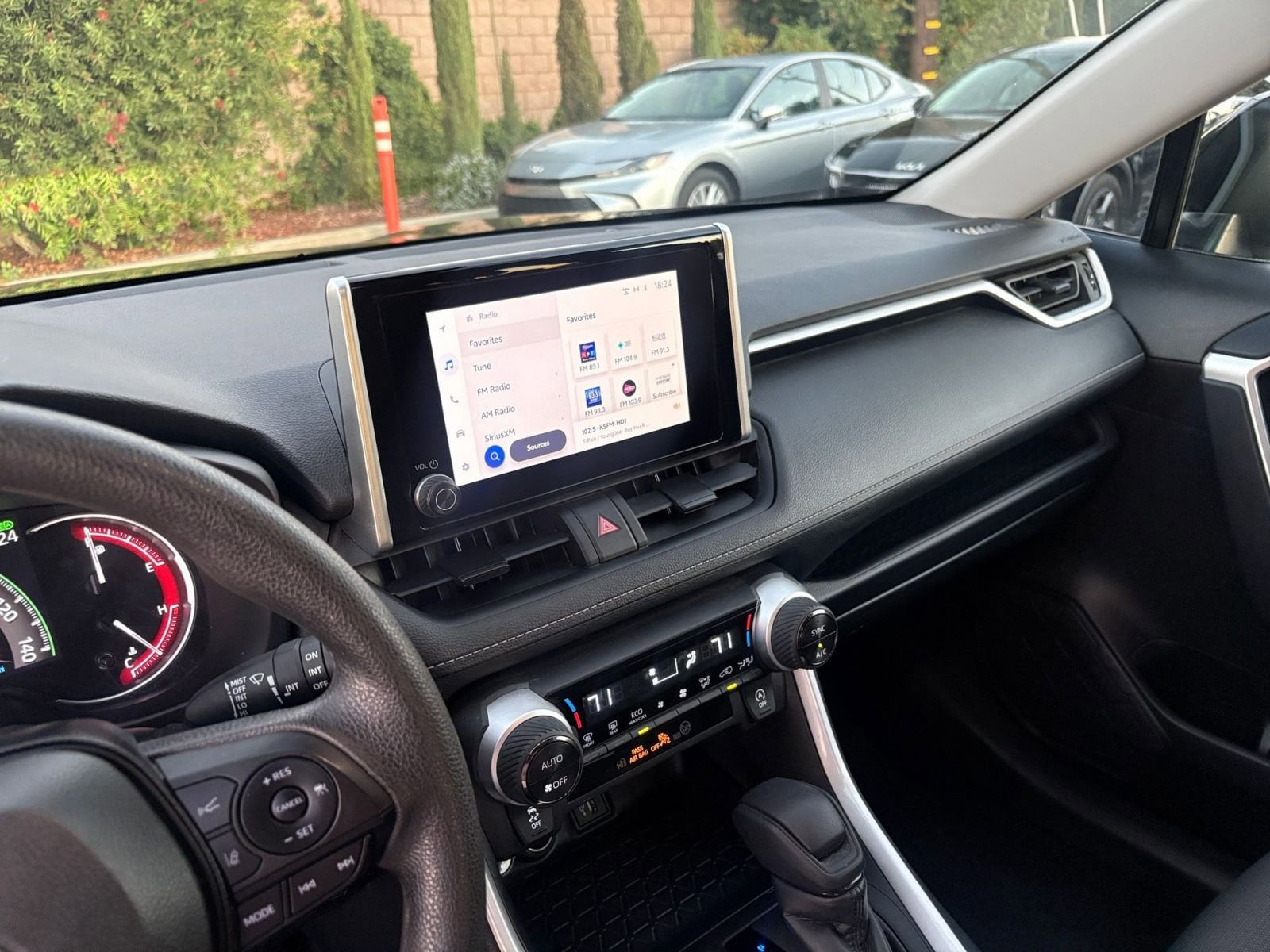 Thumbnail: 2025 Toyota RAV4 - 18