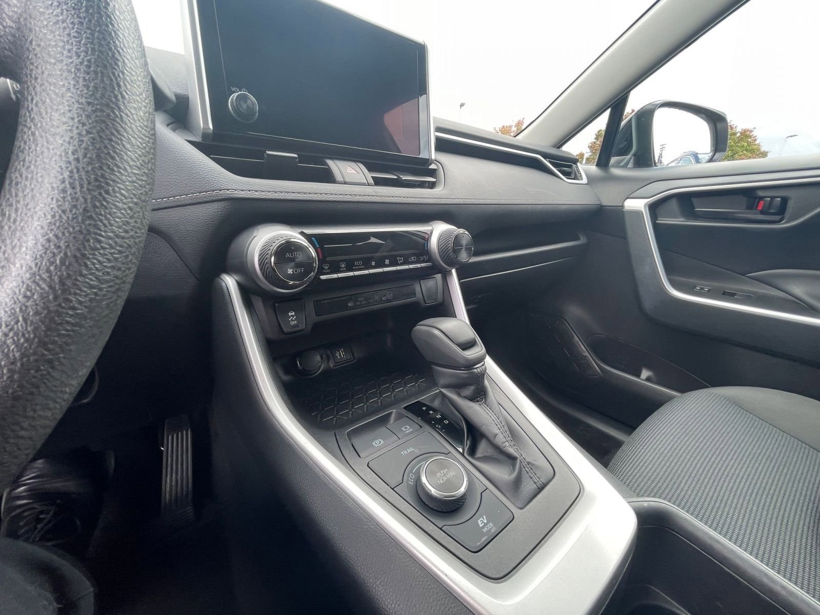 Thumbnail: 2025 Toyota RAV4 - 35