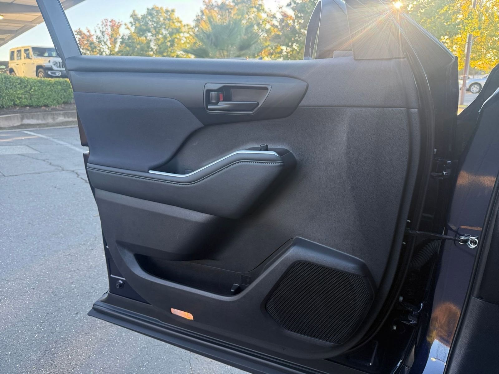 Thumbnail: 2025 Toyota Highlander - 20