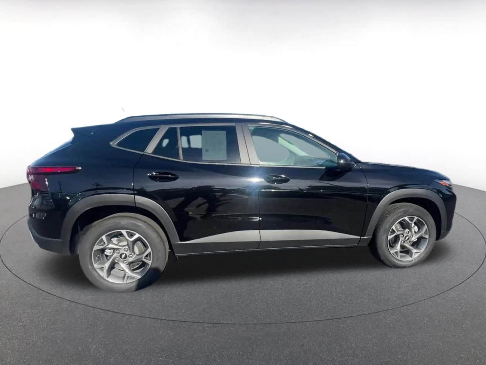 Thumbnail: 2025 Chevrolet Trax - 16