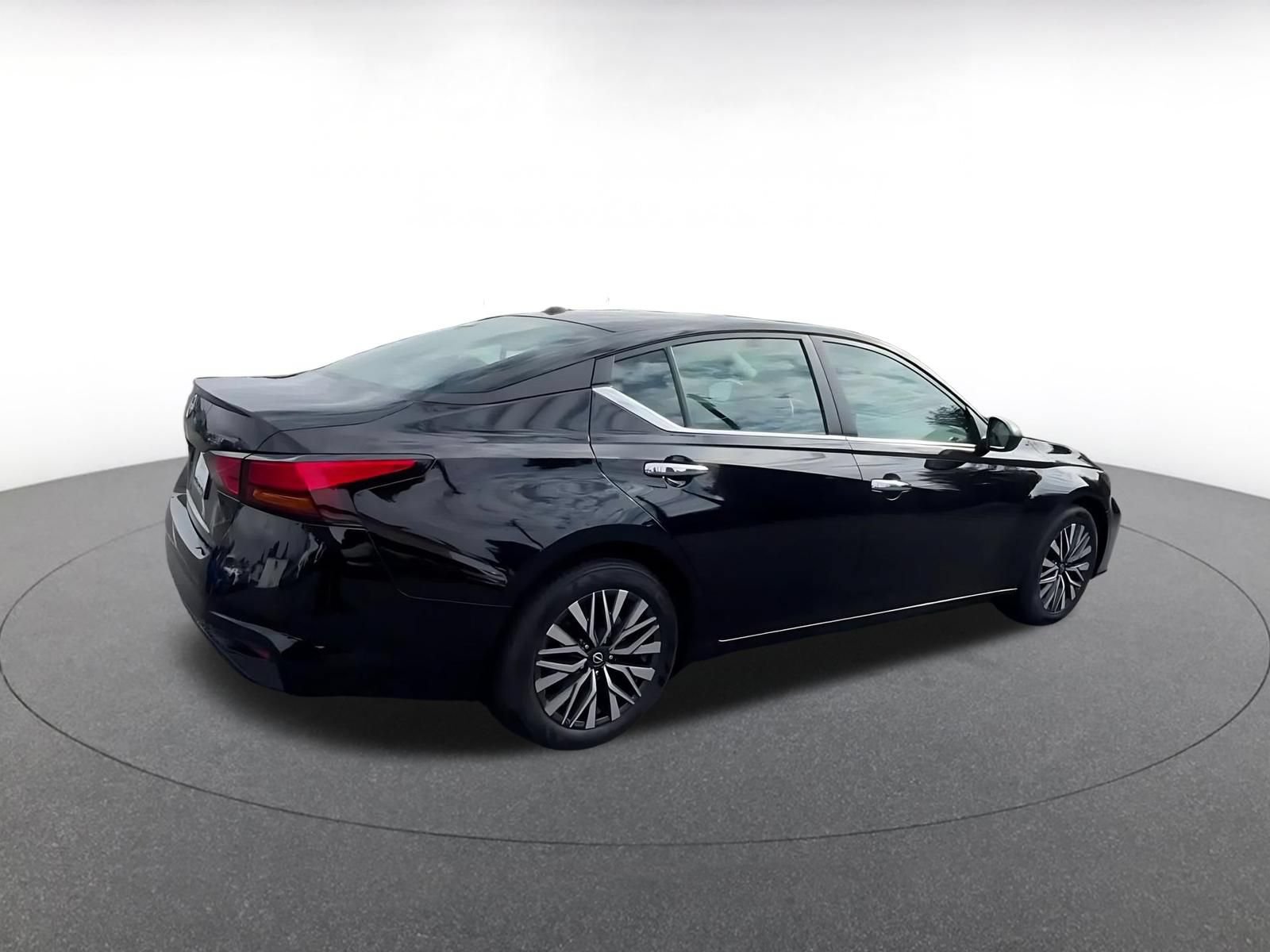 Thumbnail: 2025 Nissan Altima - 11