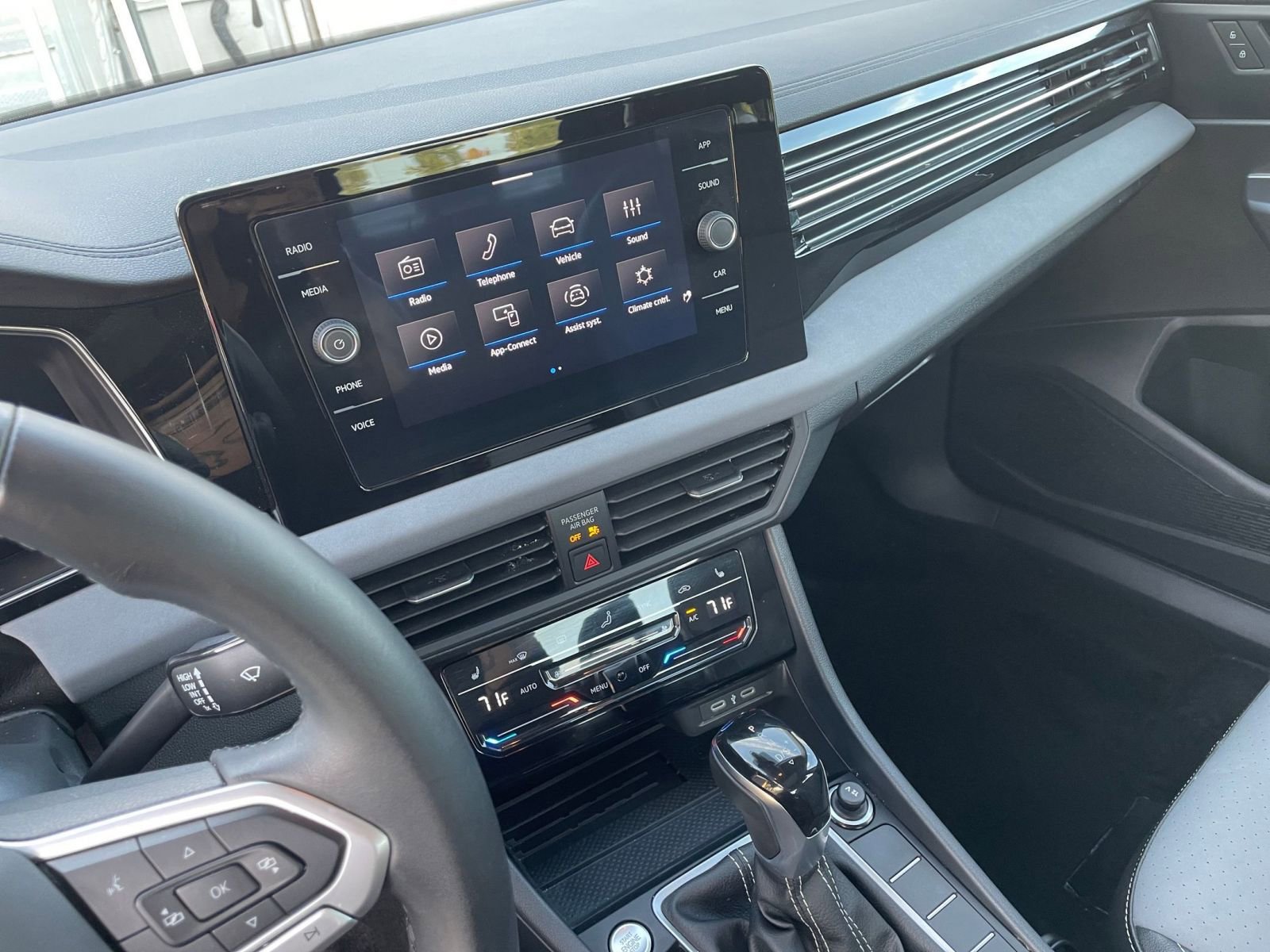 Thumbnail: 2025 Volkswagen Jetta - 18