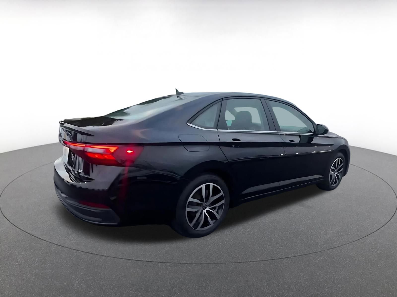 Thumbnail: 2025 Volkswagen Jetta - 15