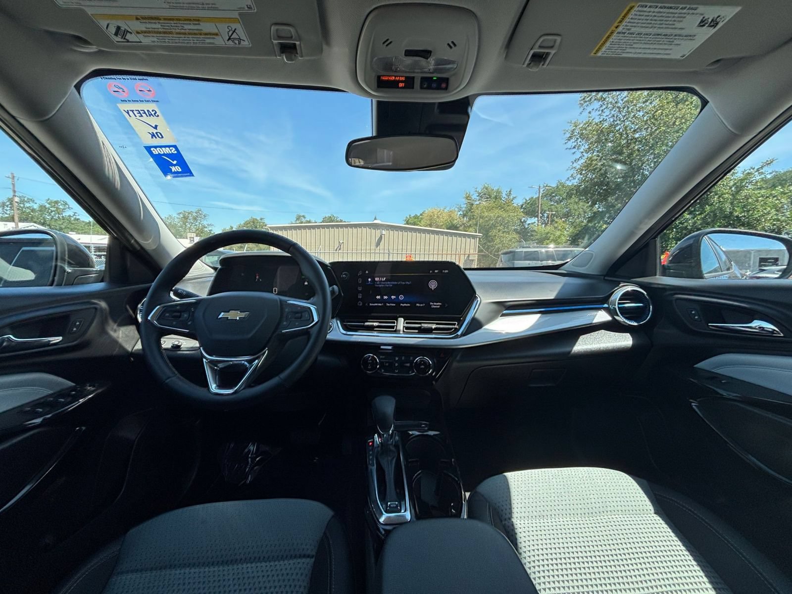 Thumbnail: 2025 Chevrolet Trax - 32