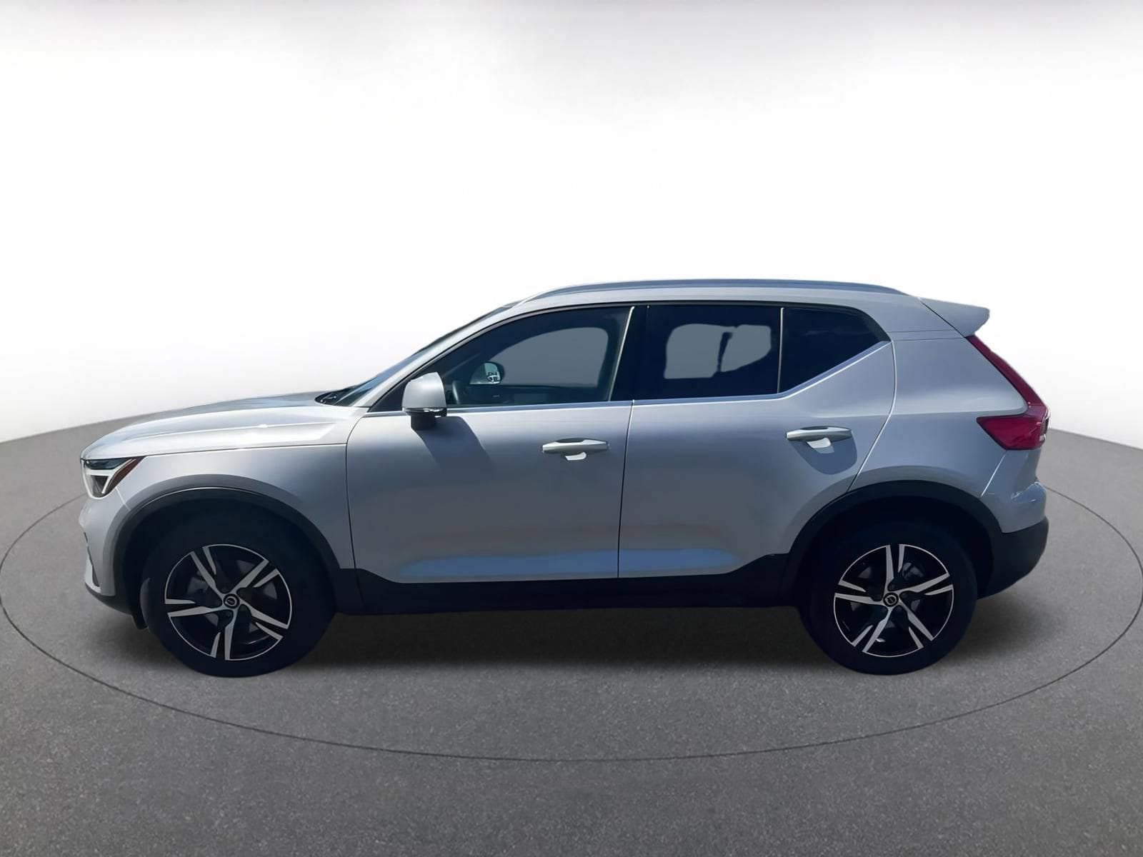 Thumbnail: 2024 Volvo XC40 - 9