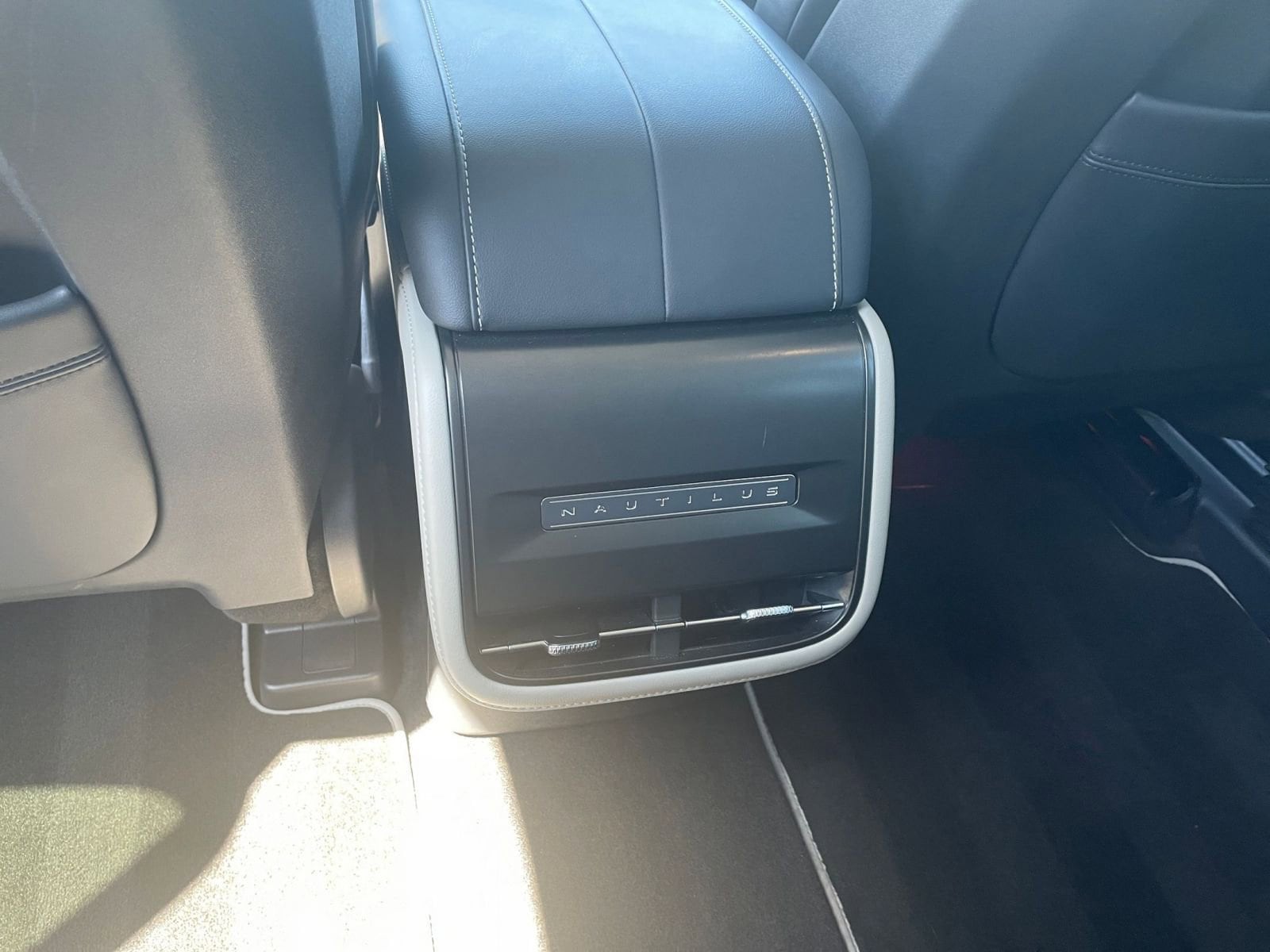 Thumbnail: 2024 Lincoln Nautilus - 28