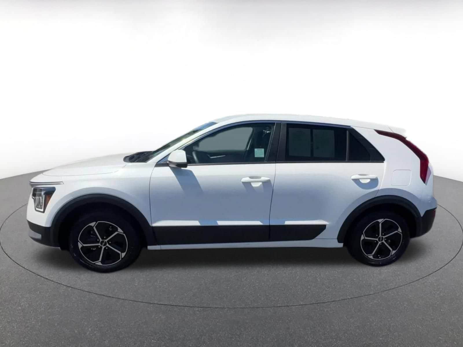 Thumbnail: 2026 Kia Niro - 9