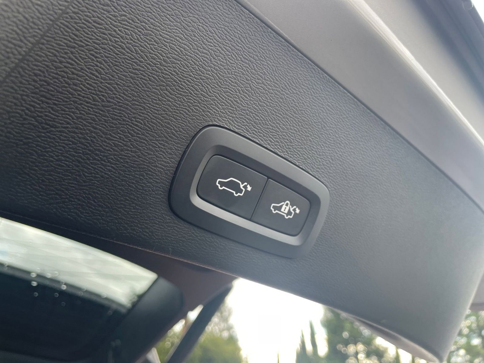 Thumbnail: 2024 Volvo XC40 - 20