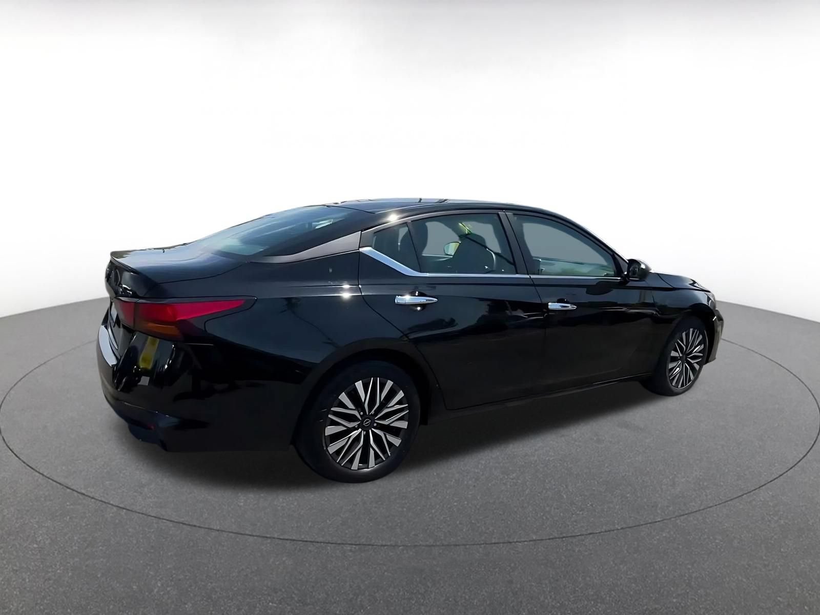 Thumbnail: 2025 Nissan Altima - 14