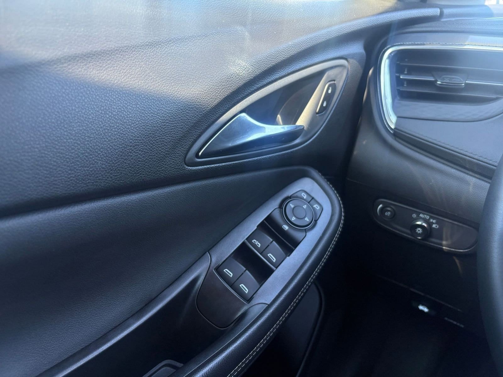 Thumbnail: 2025 Buick Encore GX - 18