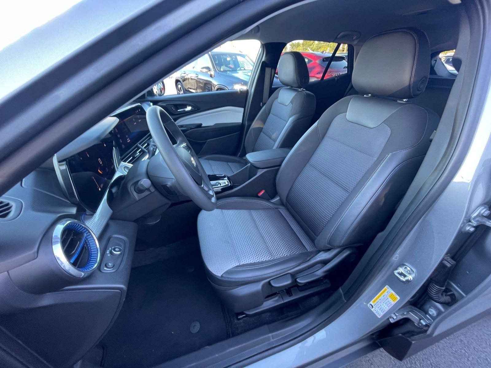 Thumbnail: 2025 Chevrolet Trax - 35