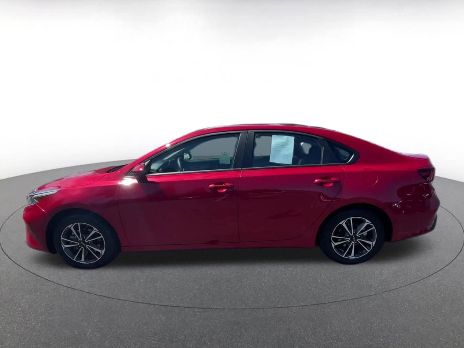 Thumbnail: 2024 Kia Forte - 8