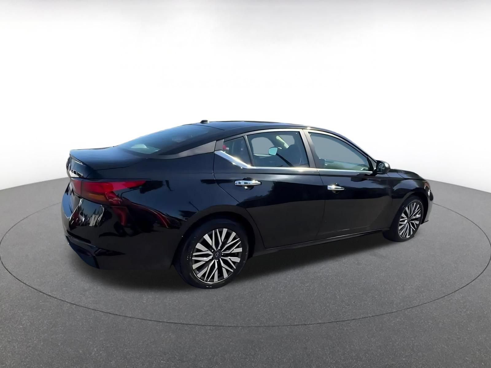 Thumbnail: 2025 Nissan Altima - 15