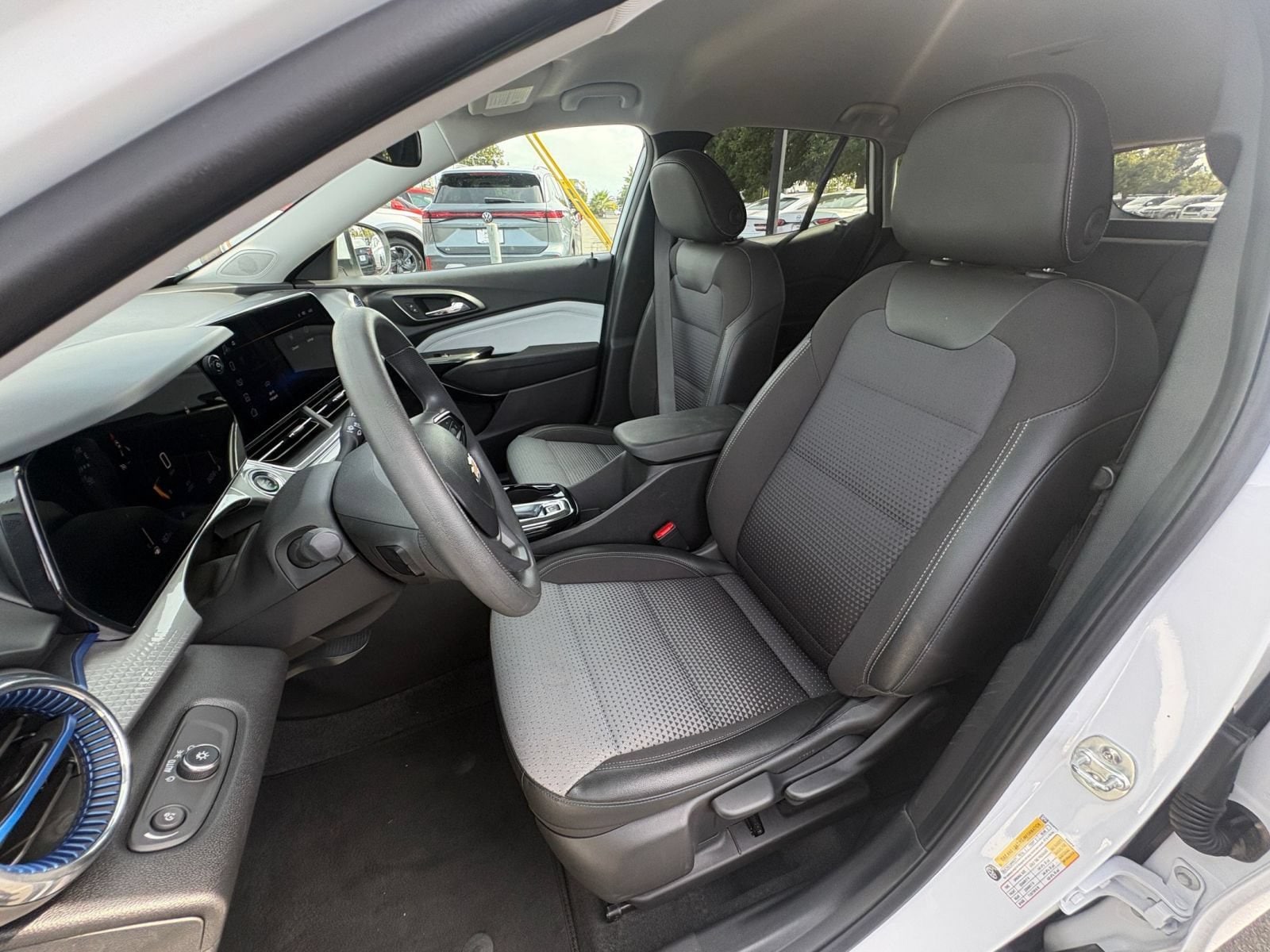 Thumbnail: 2025 Chevrolet Trax - 34