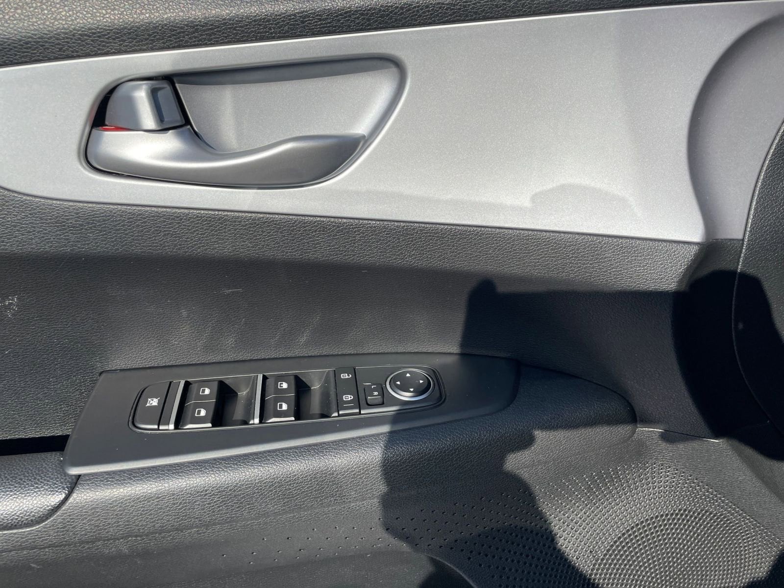 Thumbnail: 2023 Kia Forte - 20