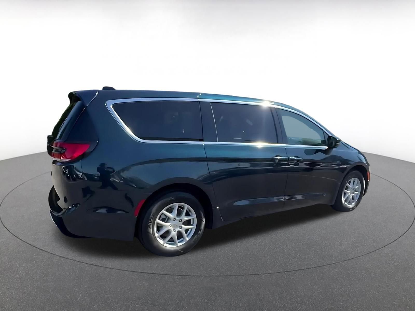 Thumbnail: 2025 Chrysler Pacifica - 15