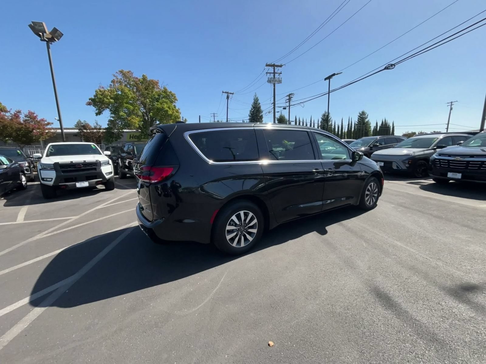 Thumbnail: 2023 Chrysler Pacifica - 14