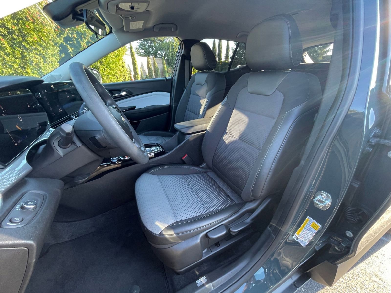 Thumbnail: 2025 Chevrolet Trax - 34